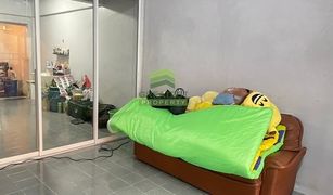 2 Schlafzimmern Reihenhaus zu verkaufen in Lam Phak Kut, Pathum Thani Taradonburi Village