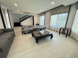 4 Bedroom Villa for rent at Baan Thepkamol, Bang Kapi, Huai Khwang