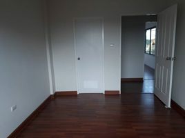 2 Schlafzimmer Reihenhaus zu verkaufen im Baan Thananda Chalermprakiat Ror 9 Soi 48, Dokmai