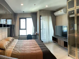 Studio Condo for rent at Life One Wireless, Lumphini