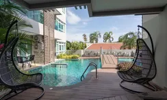 Fotos 3 of the Communal Pool at Calypso Condo