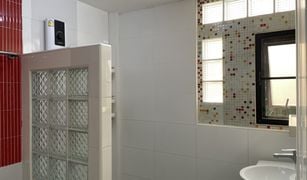 5 Bedrooms Townhouse for sale in Huai Khwang, Bangkok 