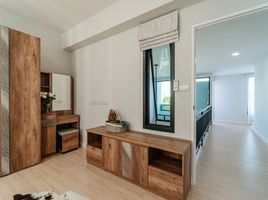 3 Schlafzimmer Reihenhaus zu vermieten im Lan Doa Home , Mae Hia