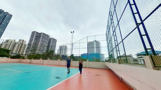 사진들 1 of the Tennis Court at Charan Tower