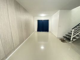 3 Bedroom Townhouse for sale at Baan Pruksa 74/3 Srinakarin-Teparak, Phraeksa