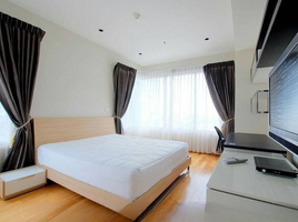 2 спален Кондо в аренду в The Emporio Place, Khlong Tan