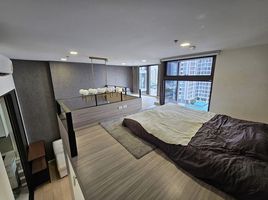 1 спален Кондо в аренду в Chewathai Residence Asoke, Makkasan