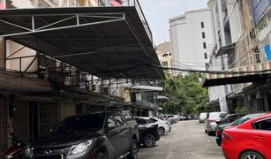 3 Bedrooms Townhouse for sale in Khlong Tan, Bangkok 