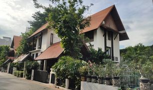 4 Bedrooms House for sale in Chomphon, Bangkok Baan Ruen Mani
