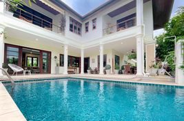 4 bedroom Villa for sale in Phuket, Thailand