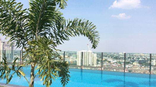 Фото 1 of the Communal Garden Area at Ideo Mix Sukhumvit 103