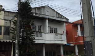 Bang Duea, Pathum Thani Piamsuk Village တွင် 3 အိပ်ခန်းများ တိုက်တန်း ရောင်းရန်အတွက်