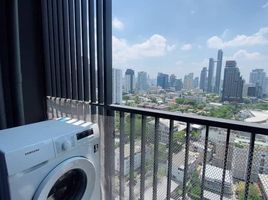 1 Schlafzimmer Appartement zu vermieten im Maru Ekkamai 2, Khlong Tan Nuea