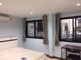 5 Schlafzimmer Reihenhaus zu verkaufen in Huai Khwang, Bangkok, Huai Khwang, Huai Khwang