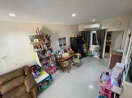 3 Schlafzimmer Reihenhaus zu verkaufen im Golden Town 2 Srinakarin-Sukhumvit, Phraeksa