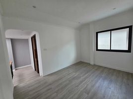 2 Bedroom Townhouse for sale at Supalai Hills, Si Sunthon