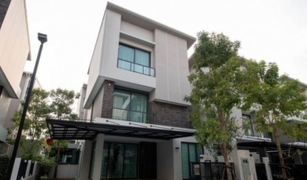 4 Bedrooms House for sale in Phra Khanong Nuea, Bangkok Baan Ekkamai Compound