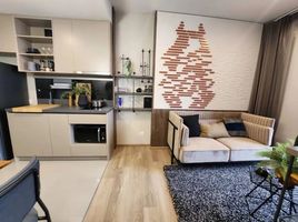 1 Schlafzimmer Wohnung zu vermieten im Oka Haus, Khlong Tan