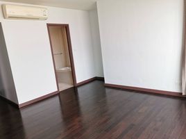 2 Bedroom Apartment for sale at Watermark Chaophraya, Bang Lamphu Lang