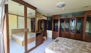 1 Bedroom Condo for sale in Sam Sen Nai, Bangkok Royal Tower 3