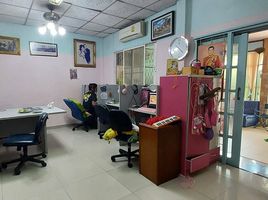 3 спален Таунхаус for sale in Pattavikorn Market, Khlong Kum, Nuan Chan