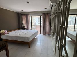 2 Bedroom Apartment for rent at Ruamjai Heights, Khlong Toei Nuea