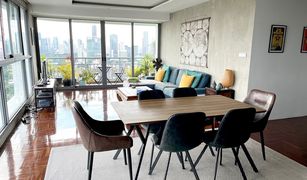 2 Bedrooms Condo for sale in Khlong Toei, Bangkok Lake Green Condominium