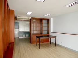 100 m² Office for rent at Metha Wattana Building, Khlong Toei Nuea, Watthana