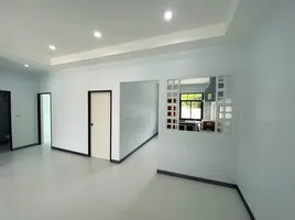 3 Bedroom House for sale in Pong Health Center, Pong, Pong