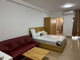 Студия Кондо в аренду в Supalai Park Ekkamai-Thonglor, Bang Kapi