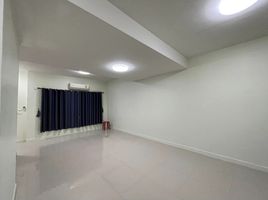 3 Schlafzimmer Reihenhaus zu vermieten im The Connect Onnut-Wongwann, Dokmai