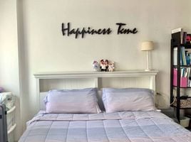 1 Bedroom Condo for sale at Family Park, Sam Sen Nok, Huai Khwang, Bangkok, Thailand