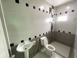 3 Bedroom Townhouse for sale at Phanason Villa Klong 4, Lat Sawai, Lam Luk Ka, Pathum Thani