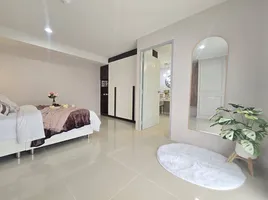 1 Bedroom Apartment for sale at Lumpini Ville Cultural Center, Sam Sen Nok