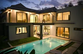 4 bedroom Villa for sale in Phuket, Thailand
