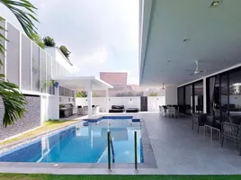 6 Bedroom House for sale in Pattaya Park Waterpark, Nong Prue, 