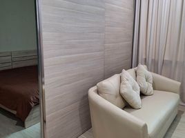 1 спален Кондо в аренду в The Room Sukhumvit 21, Khlong Toei Nuea