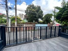 3 Bedroom Townhouse for sale in Watthana, Bangkok, Phra Khanong Nuea, Watthana