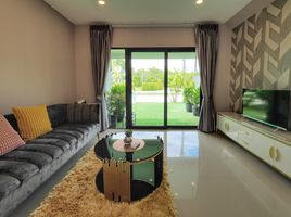 3 Bedroom Townhouse for sale at The Residence Hitech, Ban Len