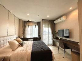 Studio Condo for rent at Life One Wireless, Lumphini