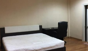 Lat Yao, ဘန်ကောက် Baan Klang Muang Monte-Carlo တွင် 3 အိပ်ခန်းများ တိုက်တန်း ရောင်းရန်အတွက်