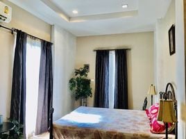 3 Bedroom Townhouse for sale at Baan Pieamsuk Tuscany Pattanakan 44, Suan Luang, Suan Luang