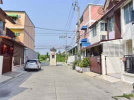 3 Bedroom Townhouse for sale at Narissara, Bang Khu Wiang