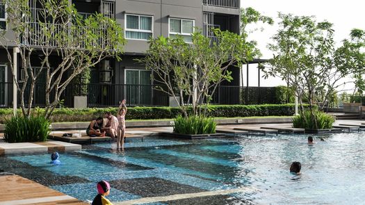 写真 1 of the Gemeinschaftspool at The Trust Condo at BTS Erawan