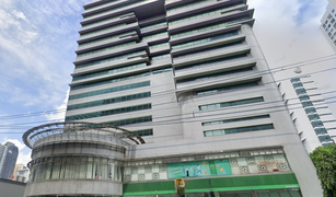 Studio Whole Building for sale in Khlong Toei Nuea, Bangkok 