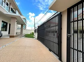 4 Bedroom House for sale in Lat Phrao Bangkok, Lat Phrao, Lat Phrao