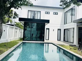 วิลล่า 4 ห้องนอน ให้เช่า ในโครงการ 9 Morakot, ป่าแดด