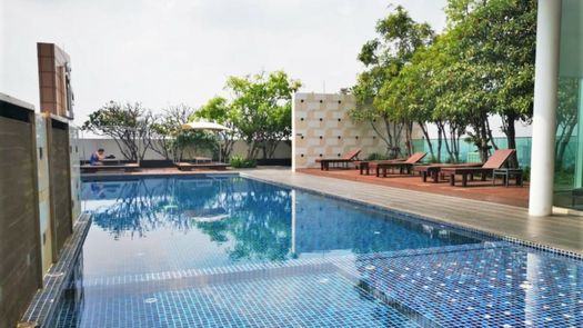 Фото 1 of the Communal Pool at Life @ Sukhumvit 65