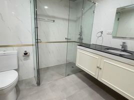 2 спален Кондо в аренду в M Towers, Khlong Tan Nuea