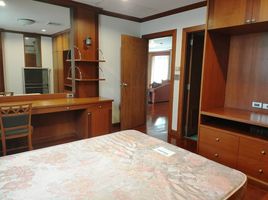 2 Schlafzimmer Appartement zu vermieten im Sawang Apartment, Thung Mahamek